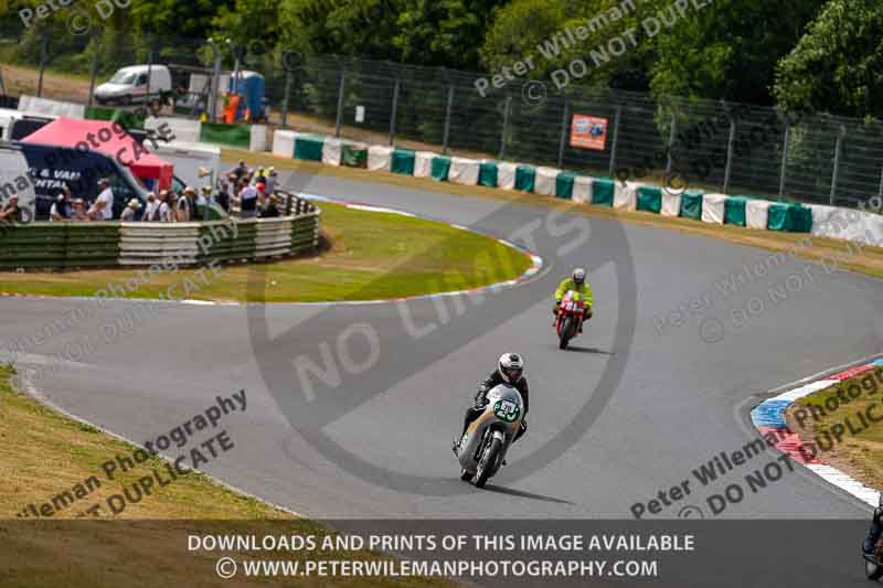 Vintage motorcycle club;eventdigitalimages;mallory park;mallory park trackday photographs;no limits trackdays;peter wileman photography;trackday digital images;trackday photos;vmcc festival 1000 bikes photographs